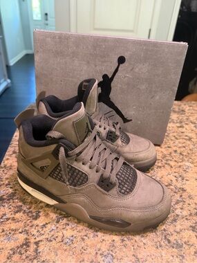 Jordan Retro 4 Boys Sneakers OG Carve Stone